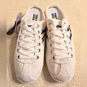 NWT Tretorn Ladies White Canvas Slip In Sneakers With Plaid Detail